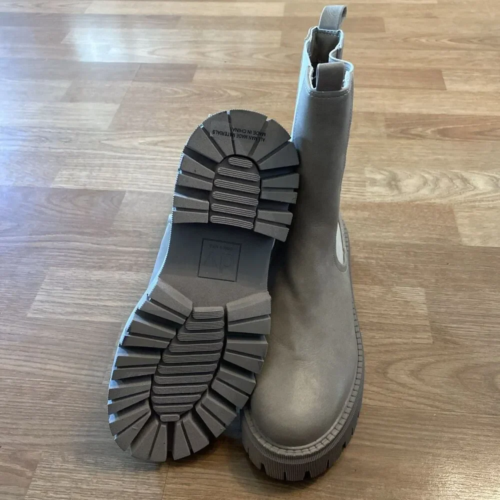 DV Dolce Vita Garden Pull On Chelsea Boots Size 7.5M NWOB Stone Color - Picture 8 of 10